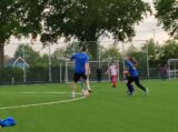 Laatste training S.K.N.W.K. JO9-1 van seizoen 2022-2023 (partijtje tegen de ouders) (139/178)